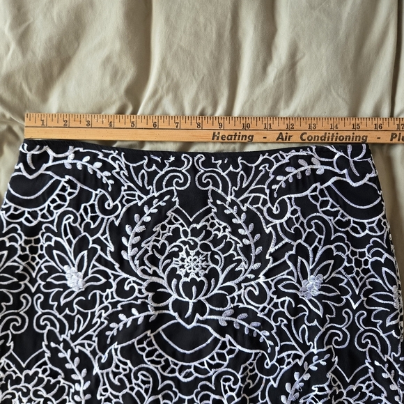 VTG IXE Black and White Embroidered Skirt - Picture 4 of 5